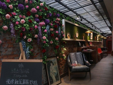 3 minute(s) from 捷運 大安站 6 號出口 luggage storage