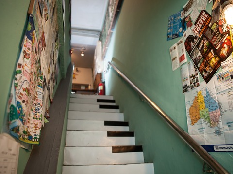 เดิน 8 นาที จาก MRT Nangang Station Exit 2A ฝากกระเป๋า