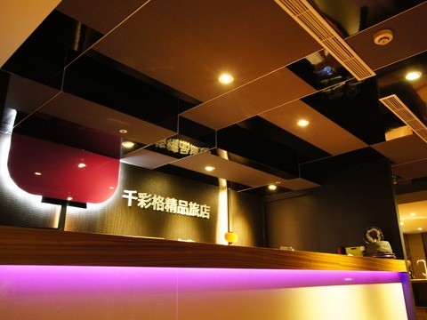 10 minute(s) from MRT Zhongshan Station luggage storage