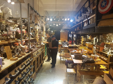 距離捷運 東門站 1 號出口 步行3 分鐘 行李寄放