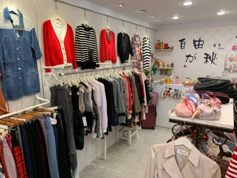 MRT Xinpu Station Exit 4から徒歩1 分 荷物預かり