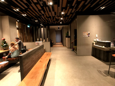 MRT Formosa Boulevard Stationから徒歩3 分 荷物預かり