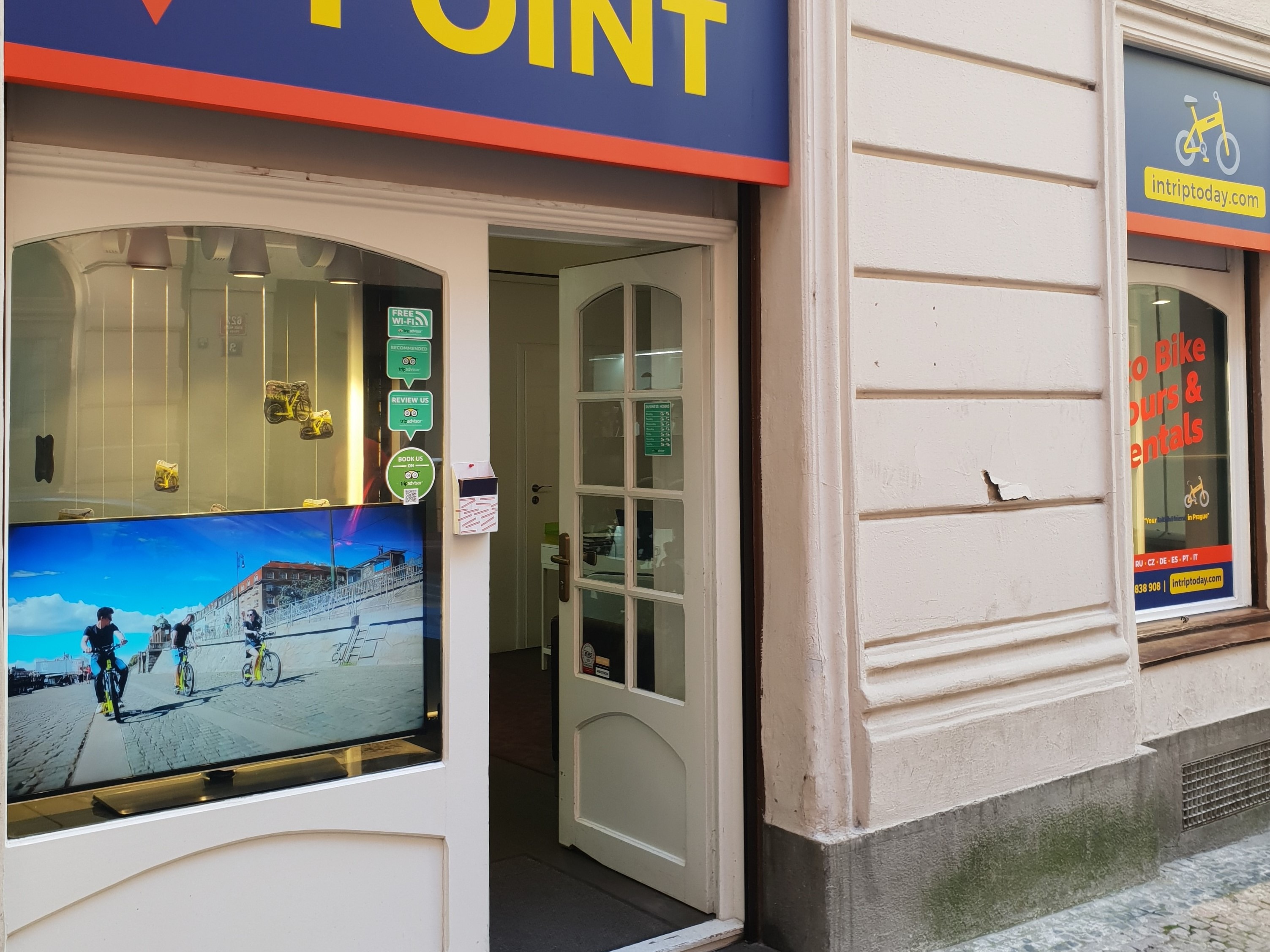 6 minutes from Metro Staroměstská