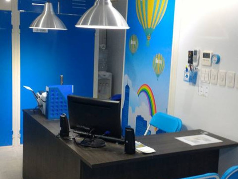 MRT Dongmen Station Exit 6から徒歩1 分 荷物預かり