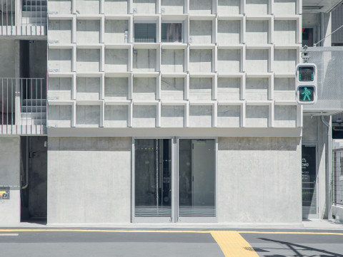 Higashi-shinjuku Station에서 도보 3 분 수하물 보관