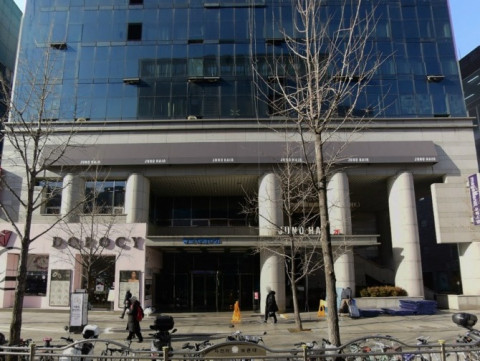 距離홍대입구역 步行2분 行李寄放