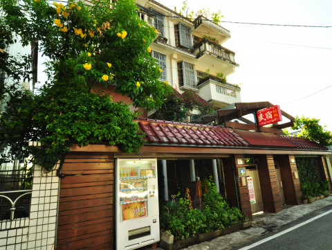 1 minute(s) from Chi-An Chinghisu Temple luggage storage