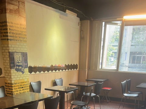 3 minute(s) from Double luggage storage