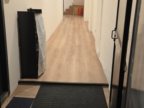 1 minute(s) from Dihua Street luggage storage